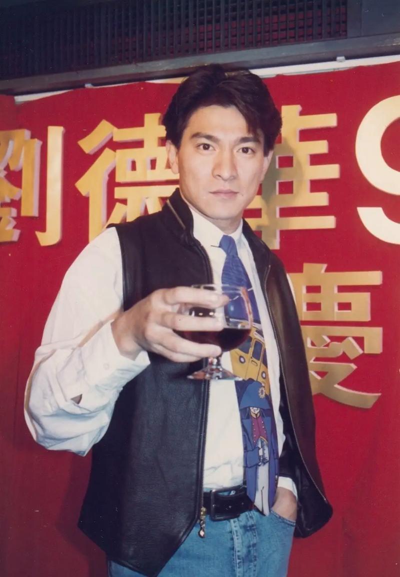 1993年刘德华一个致命口误，差点断送演艺生涯，幸亏倪萍机智救场