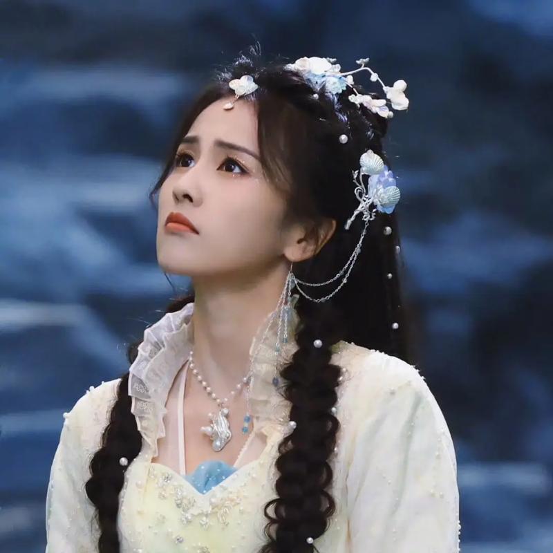 《长月烬明》未播先“撕”，陈都灵让妆白鹿？造型不对板引骂战