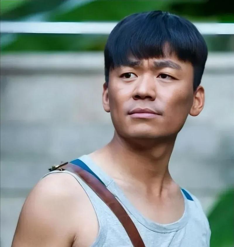 我,90后群演,每天吃了上顿没下顿,明星们却饭来张口,吃喝不愁