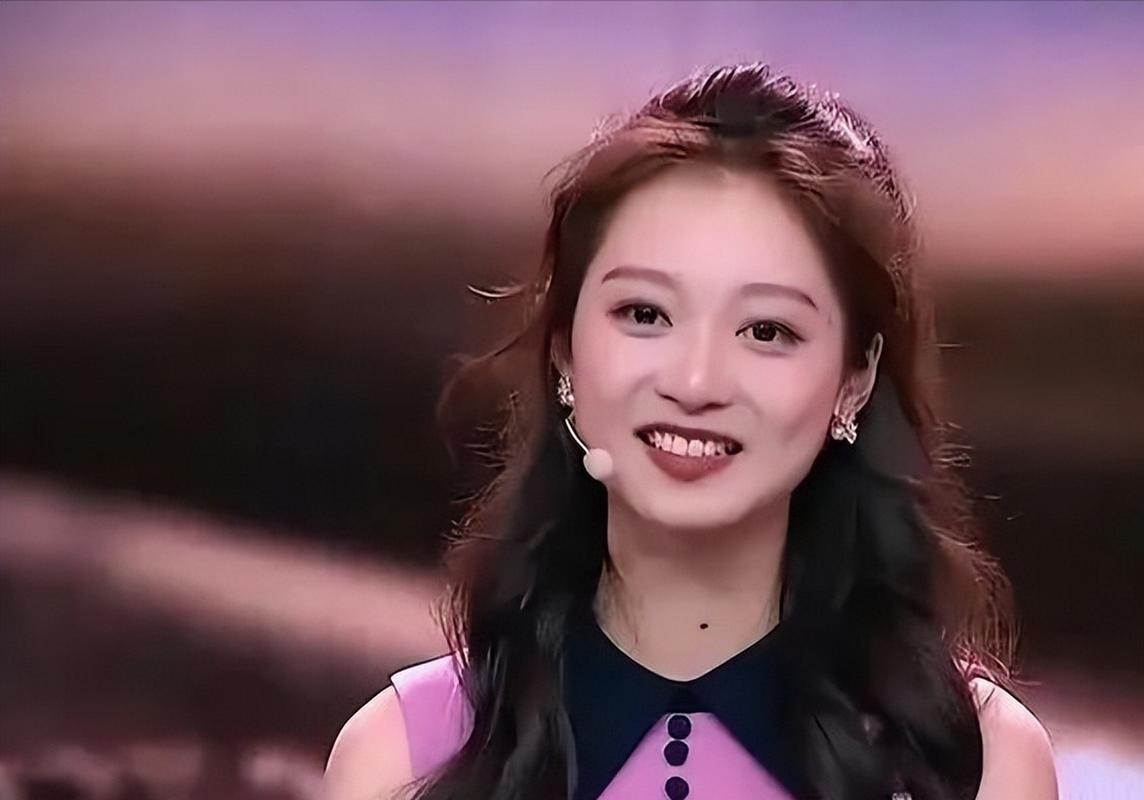 董卿果然说的没错央视《主持人大赛》中冯琳就是最好的证明