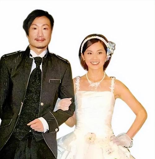 当年郑中基向蔡卓妍求婚，女方回复：不能公开，也不能要小孩